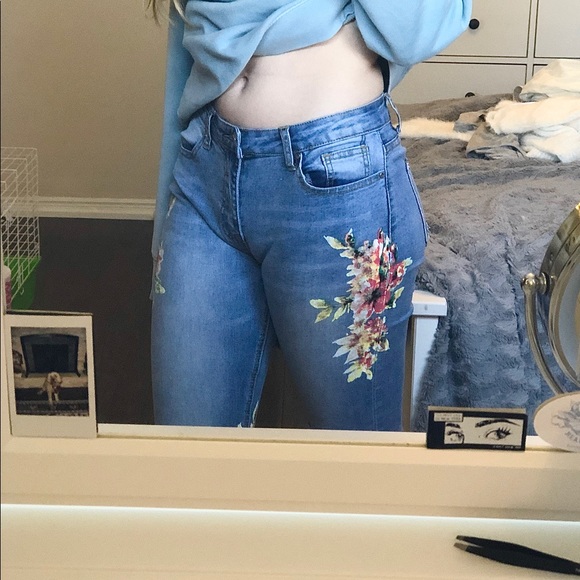 Sirens Floral Jeans - Picture 6 of 7